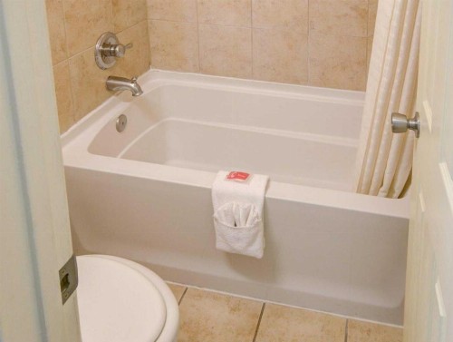 Econo Lodge East - image 22