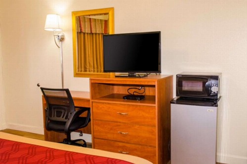Econo Lodge East - image 41
