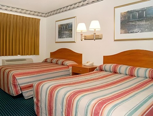 Econo Lodge East - image 46