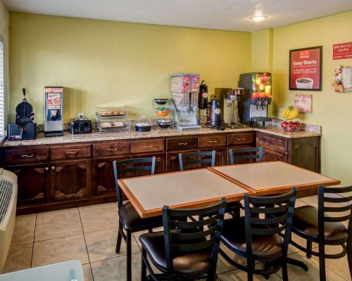 Econo Lodge East - image 7