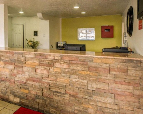 Econo Lodge East - image 8