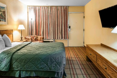 Rodeway Inn East Albuquerque - image 3