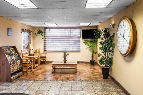 Rodeway Inn East Albuquerque - image 8