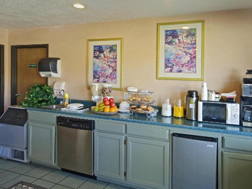 Travelodge by Wyndham Albuquerque East - image 8