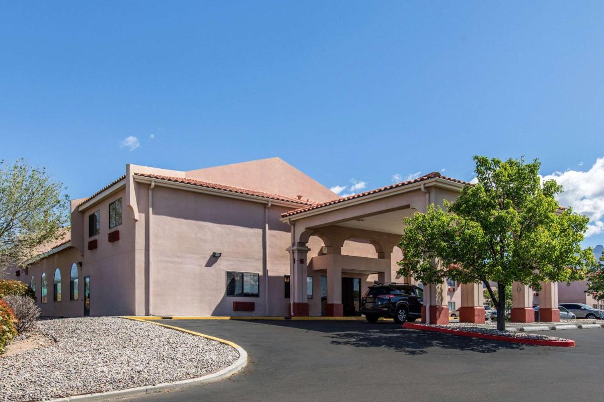Quality Inn & Suites Albuquerque North near Balloon Fiesta Park - image 2