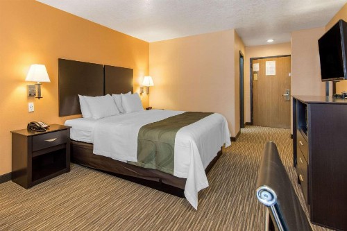Quality Inn & Suites Albuquerque North near Balloon Fiesta Park - image 21