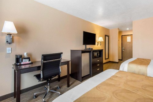 Quality Inn & Suites Albuquerque North near Balloon Fiesta Park - image 23