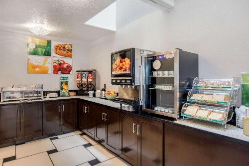 Quality Inn & Suites Albuquerque North near Balloon Fiesta Park - image 36