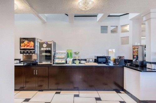 Quality Inn & Suites Albuquerque North near Balloon Fiesta Park - image 37