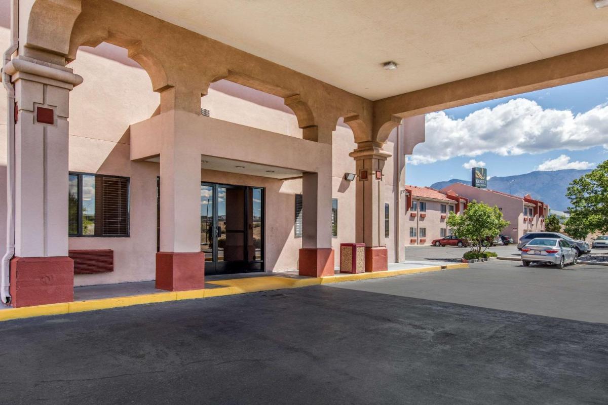 Quality Inn & Suites Albuquerque North near Balloon Fiesta Park - image 4