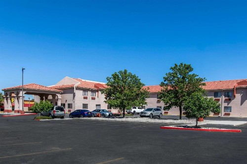 Quality Inn & Suites Albuquerque North near Balloon Fiesta Park - image 5