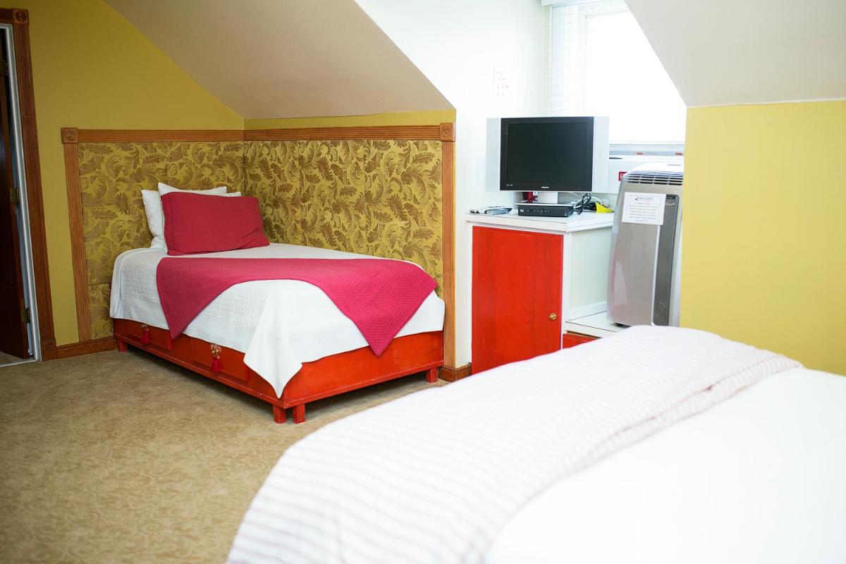 El Cuervo ABQ Guest Rooms - image 2
