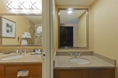 Albuquerque Crowne Plaza an IHG Hotel - image 3