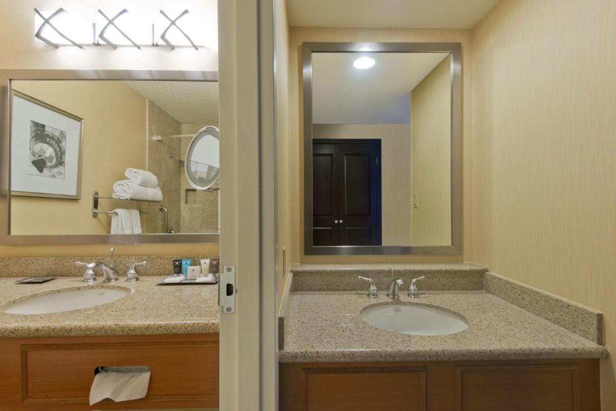 Albuquerque Crowne Plaza an IHG Hotel - image 3