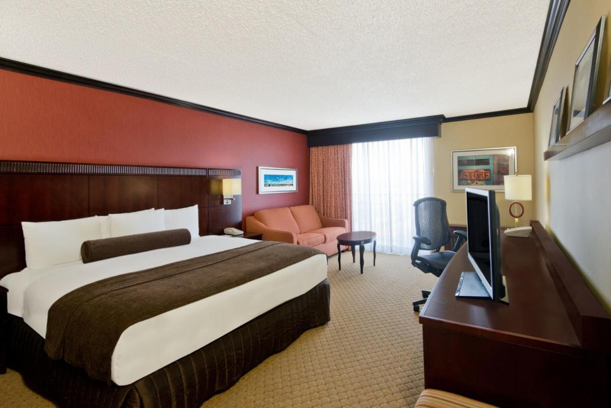 Albuquerque Crowne Plaza an IHG Hotel - image 4