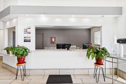 SureStay Hotel by Best Western Albuquerque Midtown - image 12