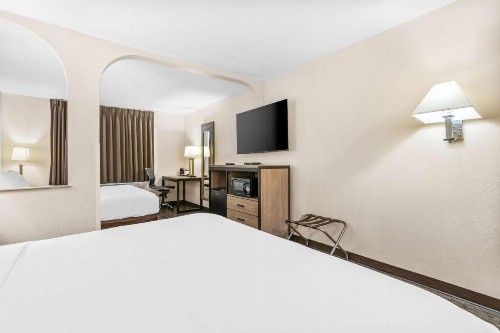 SureStay Hotel by Best Western Albuquerque Midtown - image 18