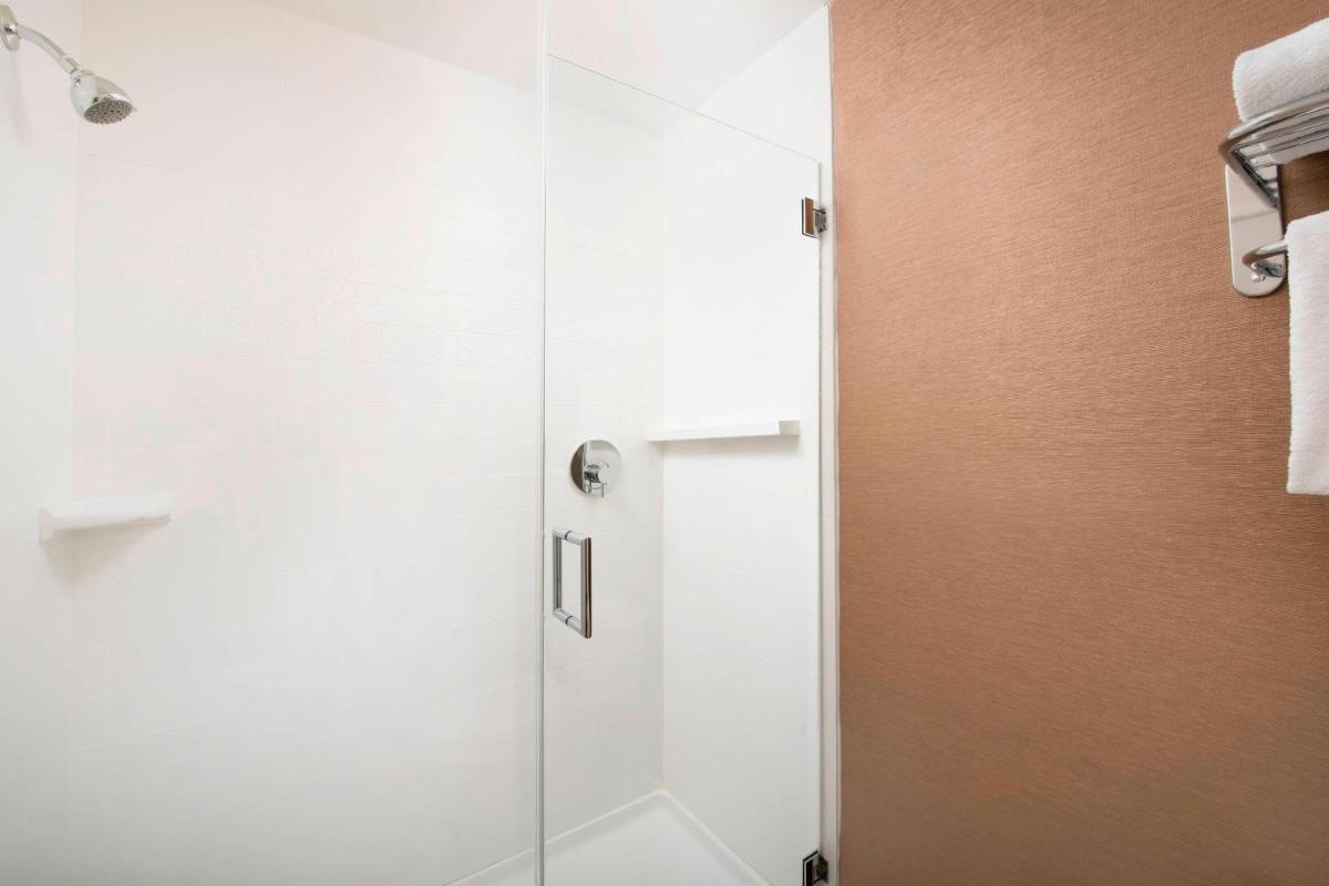 Fairfield Inn & Suites by Marriott Albuquerque Airport - image 4