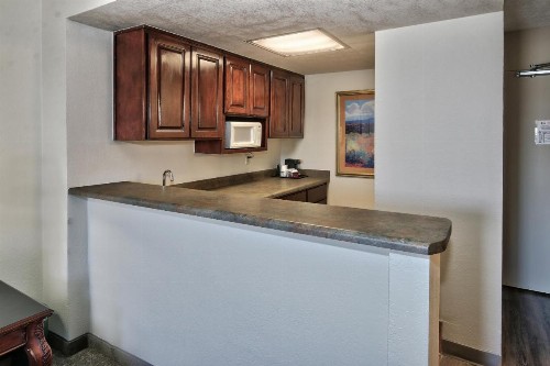 Ramada by Wyndham Albuquerque Midtown - image 20