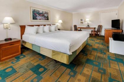 La Quinta Inn by Wyndham Albuquerque Northeast - image 10