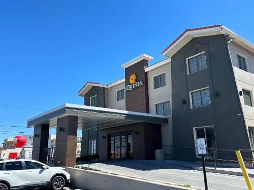 La Quinta Inn by Wyndham Albuquerque Airport - image 1