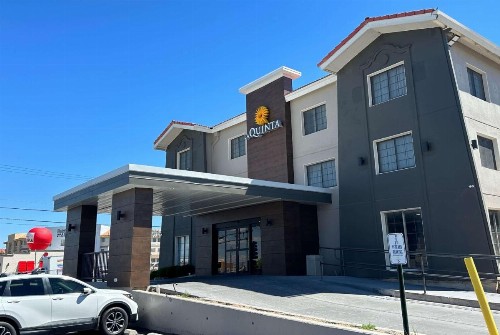 La Quinta Inn by Wyndham Albuquerque Airport - image 12