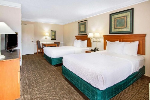La Quinta Inn by Wyndham Albuquerque Airport - image 2
