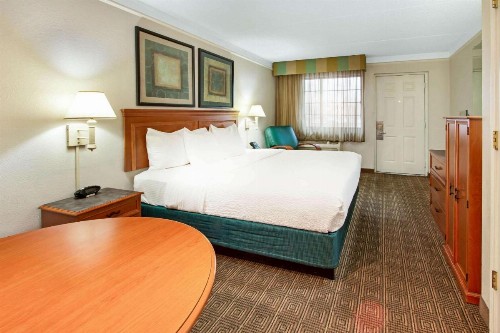 La Quinta Inn by Wyndham Albuquerque Airport - image 21