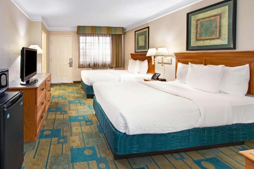 La Quinta Inn by Wyndham Albuquerque Airport - image 6