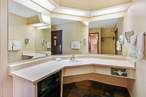 La Quinta by Wyndham Albuquerque Journal Ctr NW - image 15