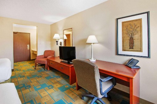 La Quinta by Wyndham Albuquerque Journal Ctr NW - image 16