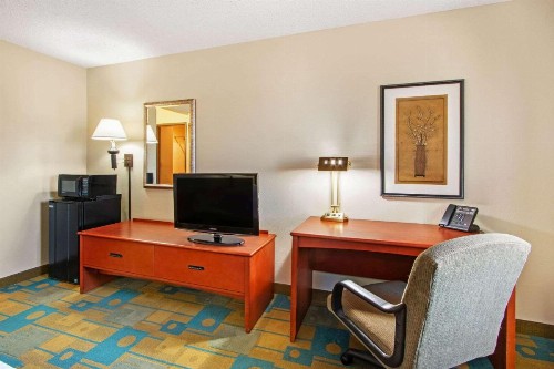 La Quinta by Wyndham Albuquerque Journal Ctr NW - image 17