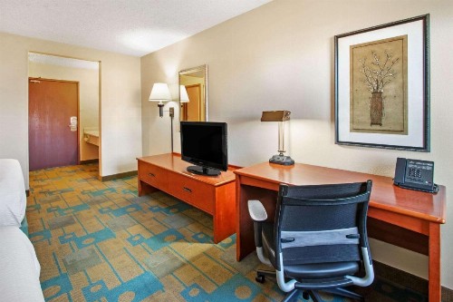 La Quinta by Wyndham Albuquerque Journal Ctr NW - image 9