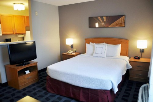 TownePlace Suites by Marriott Albuquerque Airport - image 23