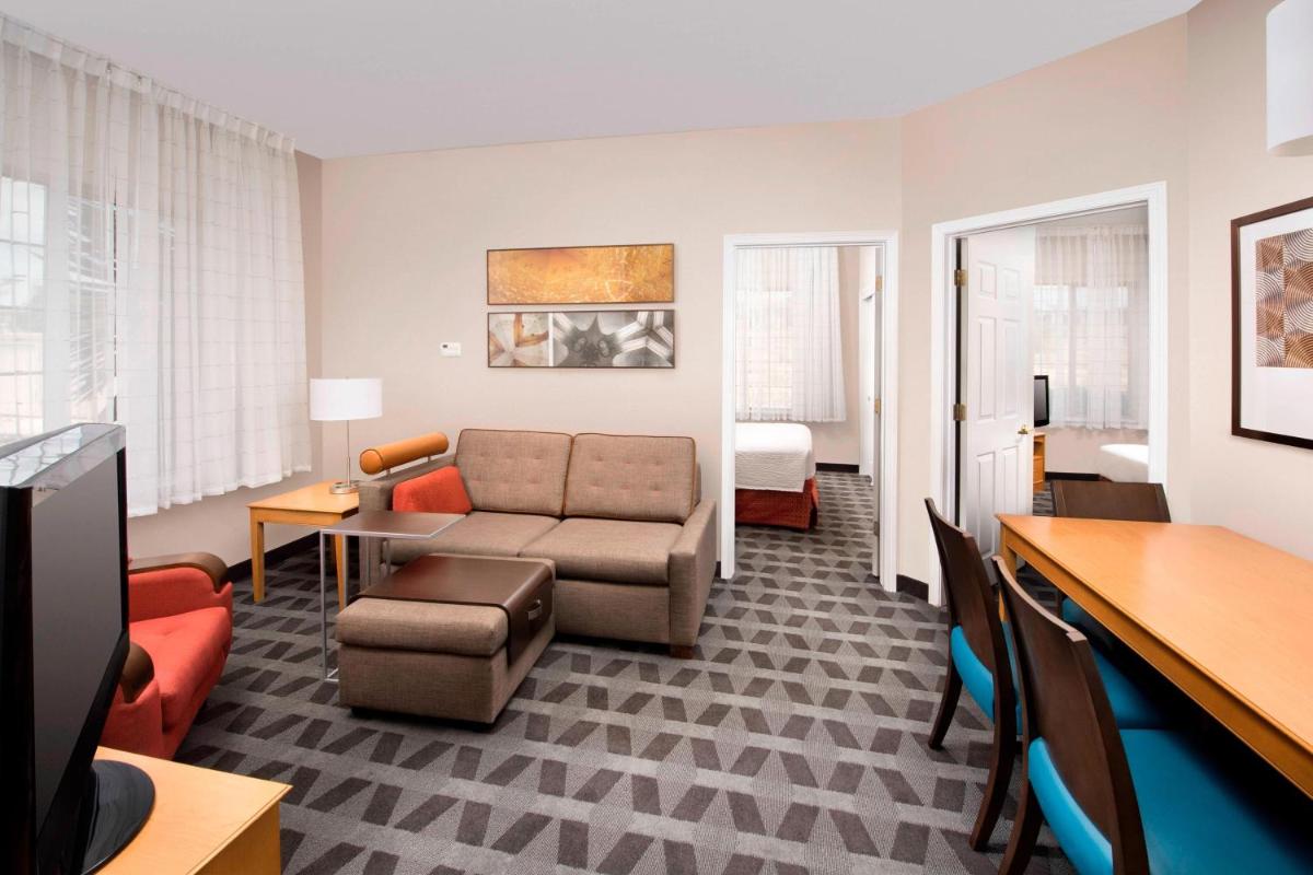 TownePlace Suites by Marriott Albuquerque Airport - image 4