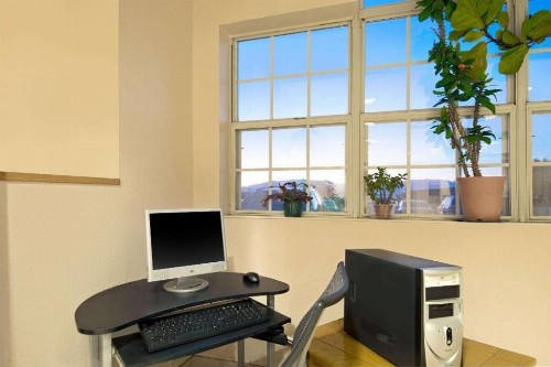 Microtel Inn & Suites By Wyndham Albuquerque West - image 4