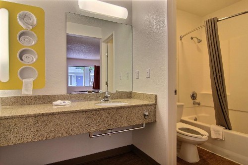 Motel 6-Albuquerque NM - Coors Road - image 41
