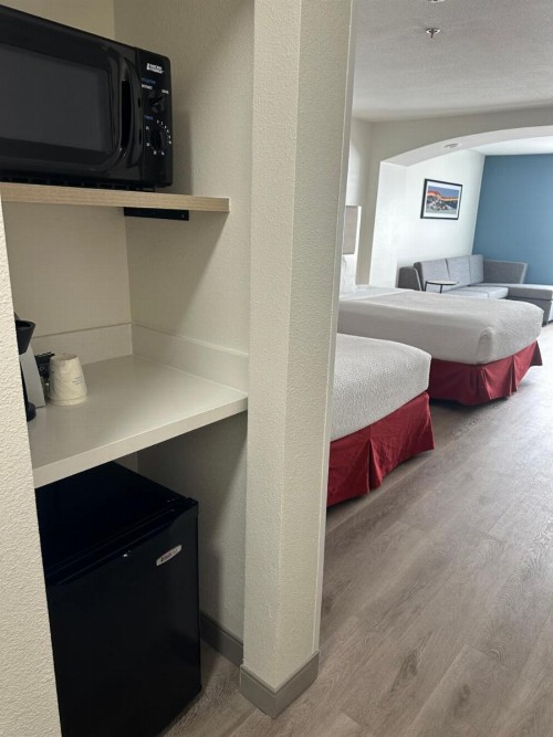 La Quinta Inn & Suites by Wyndham Albuquerque Midtown - image 30