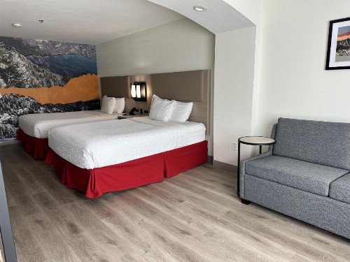La Quinta Inn & Suites by Wyndham Albuquerque Midtown - image 36