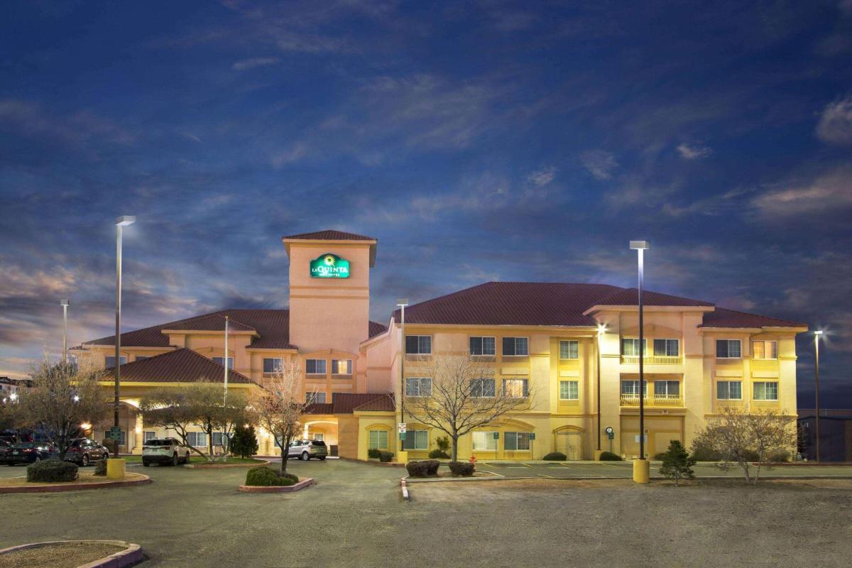 La Quinta Inn & Suites by Wyndham Albuquerque Midtown - image 7