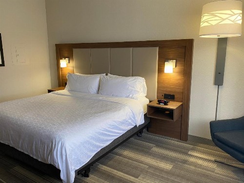 Holiday Inn Express Hotel & Suites Albuquerque Historic Old Town an IHG Hotel - image 2