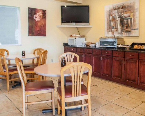 Econo Lodge Old Town Albuquerque - image 18