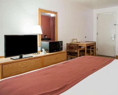 Econo Lodge Old Town Albuquerque - image 20