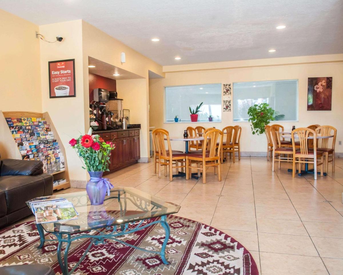 Econo Lodge Old Town Albuquerque - image 5