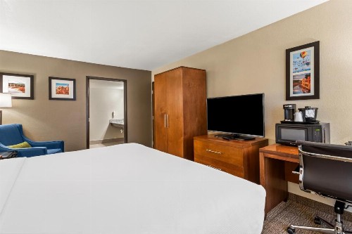 Comfort Inn & Suites Albuquerque Downtown - image 23