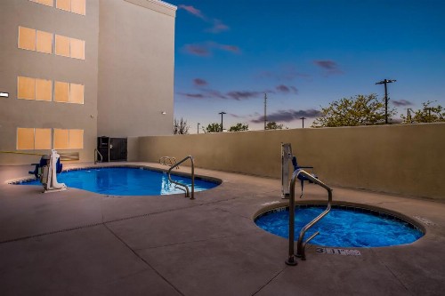 Comfort Inn & Suites Albuquerque Downtown - image 8