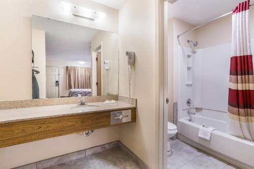 Red Roof Inn Albuquerque - Midtown - image 12