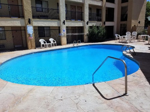 Red Roof Inn Albuquerque - Midtown - image 2