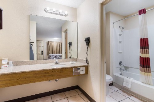 Red Roof Inn Albuquerque - Midtown - image 35