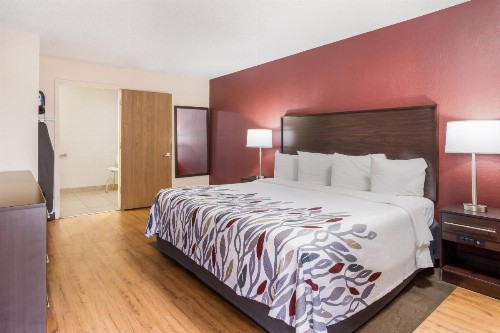 Red Roof Inn Albuquerque - Midtown - image 4